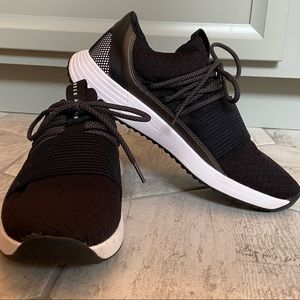 NWOT Under Armour Shoes